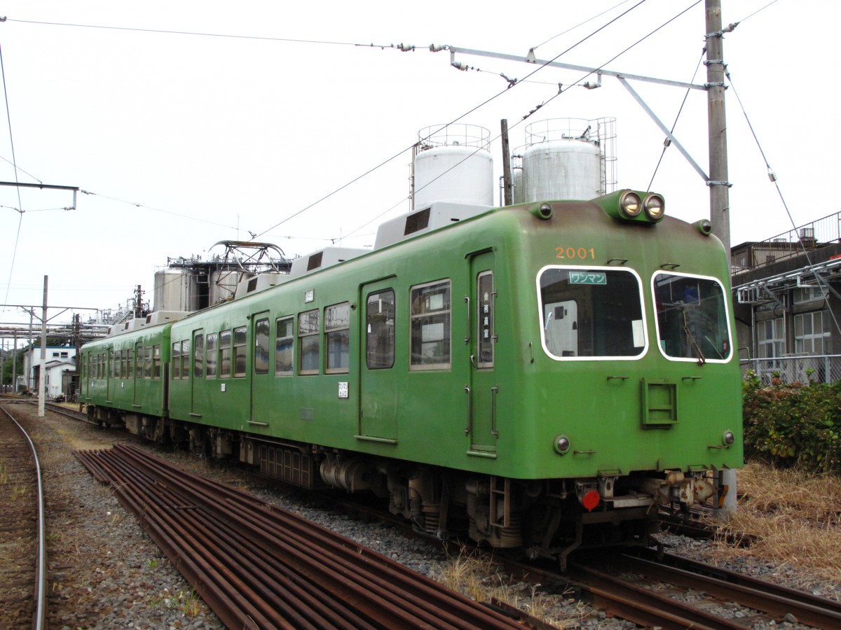 2001編成 2001号車に、グリーン塗装終了に伴い、ヘッドマークを12/8
